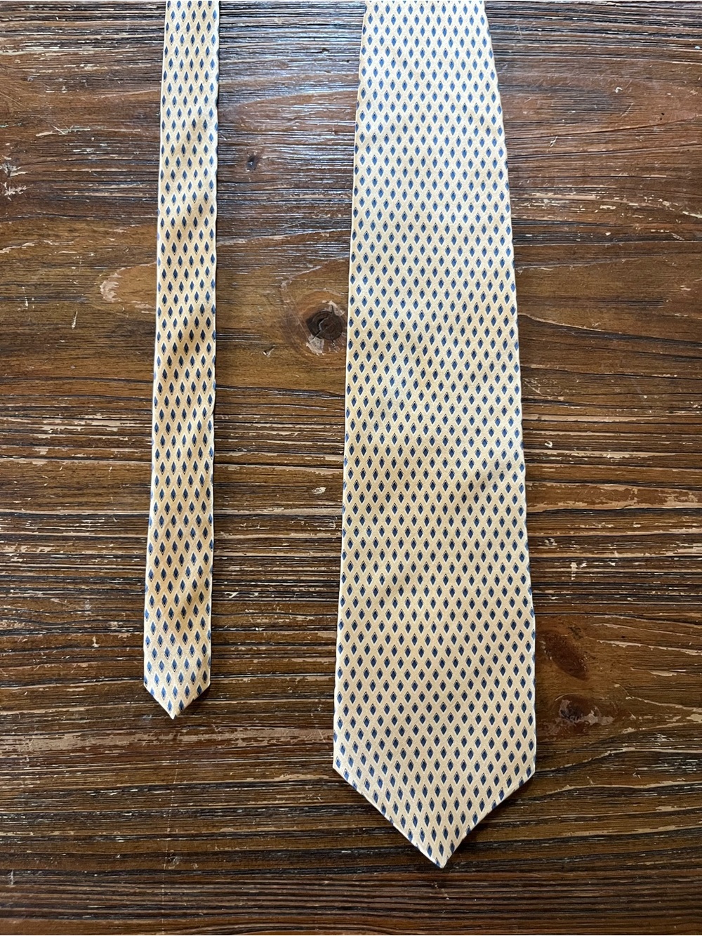 bill blass Yellow Silk Tie with Navy Diamond Motif
